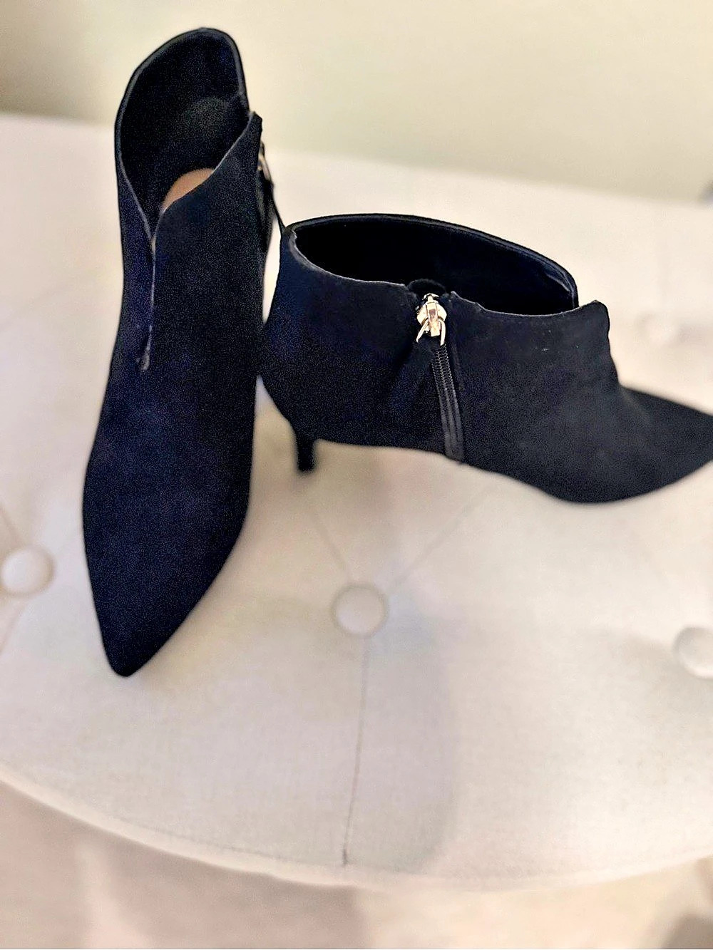 Tahari Sherron Black Pointed Toe Heels